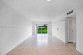 7660 SW 82nd St in Miami, FL - Building Photo - Building Photo