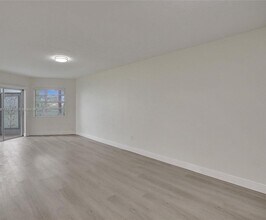 18720 NE 18th Ave in Miami, FL - Building Photo - Building Photo