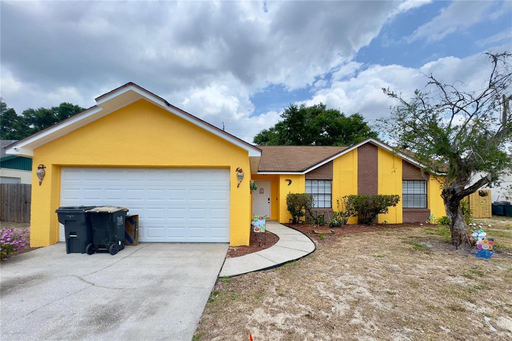 130 Loma Bonita Dr in Davenport, FL - Building Photo