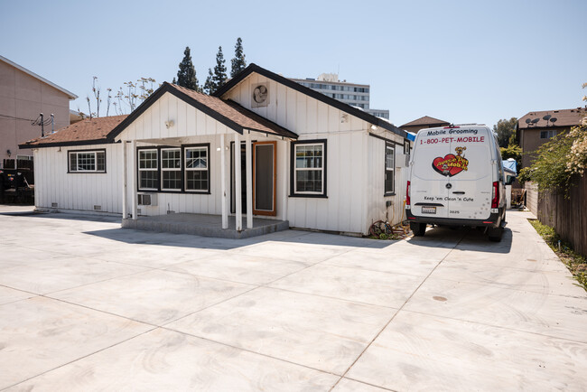 14826 Wyandotte St in Van Nuys, CA - Building Photo - Building Photo