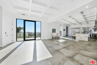 6181 Temple Hill Dr in Los Angeles, CA - Building Photo - Building Photo