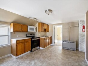 92 West St, Unit B in Winooski, VT - Foto de edificio - Building Photo