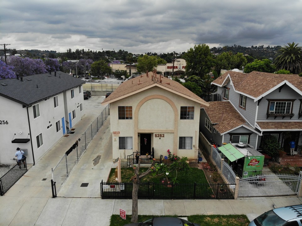 5252 Meridian St in Los Angeles, CA - Building Photo