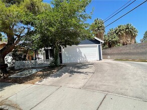 5005 Celebrity Cir in Las Vegas, NV - Building Photo - Building Photo