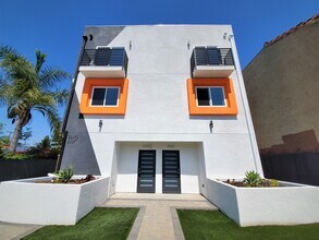 2335 S Crenshaw Blvd, Unit HALF in Los Angeles, CA - Building Photo - Building Photo