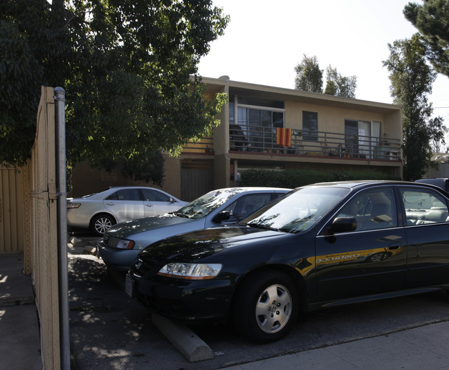 13850 Oxnard St in Van Nuys, CA - Building Photo - Building Photo