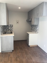 1108 W 110th St in Los Angeles, CA - Building Photo - Building Photo