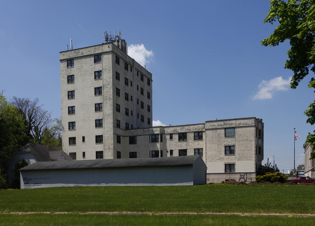 Parkway Tower in Youngstown, OH - Building Photo - Building Photo