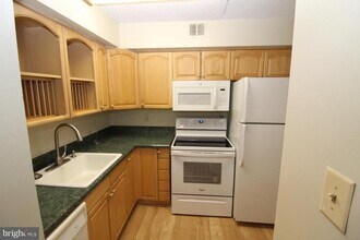 8600A Village Square Dr in Alexandria, VA - Building Photo - Building Photo