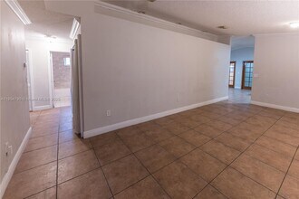 7553 W 4th Ct in Hialeah, FL - Building Photo - Building Photo