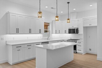 208 Bogey Ln in Eagle Point, OR - Building Photo - Building Photo