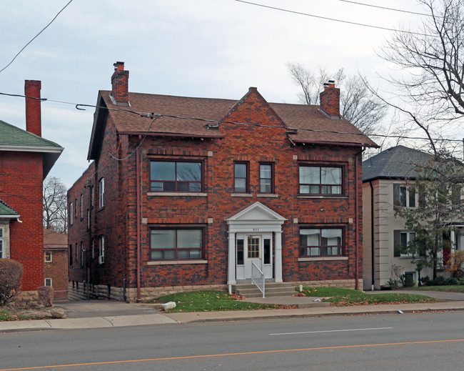 977 Avenue Rd in Toronto, ON - Building Photo - Building Photo