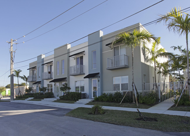 Urban Village On 5th Avenue in Fort Lauderdale, FL - Building Photo - Building Photo