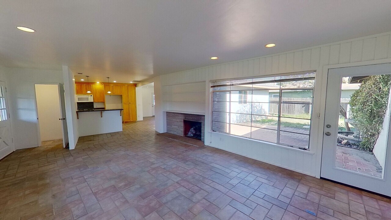 716 Calle Palo Colorado in Santa Barbara, CA - Building Photo