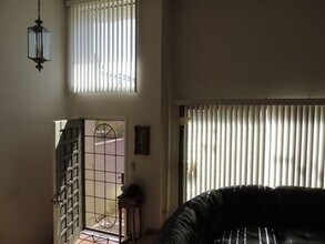 3275 Caminito Eastbluff in San Diego, CA - Building Photo - Building Photo