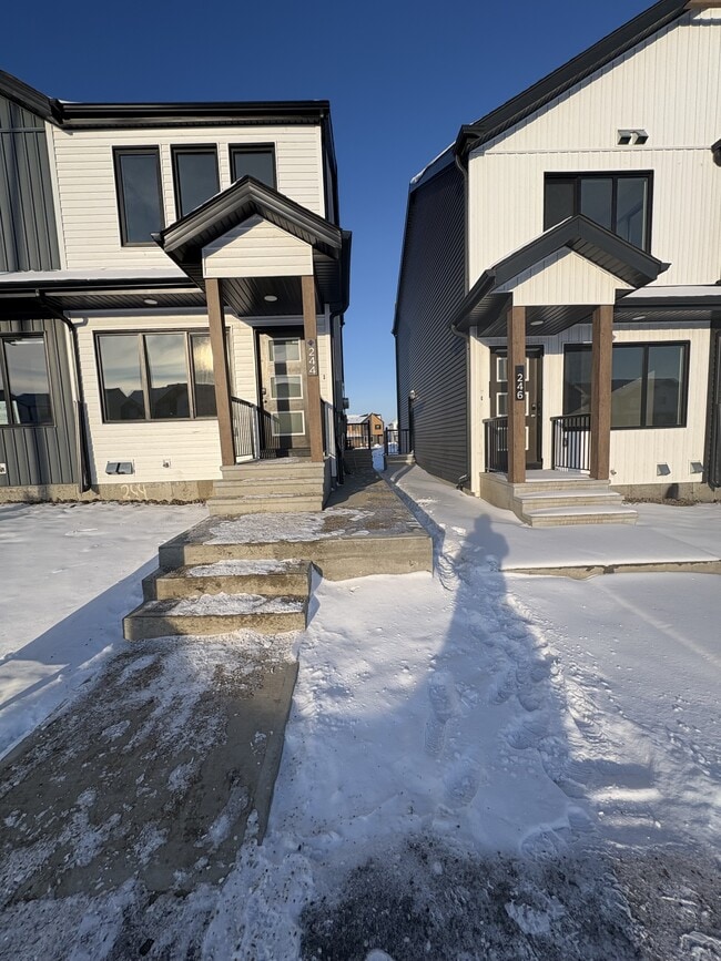 244 Marquis Blvd NE in Edmonton, AB - Building Photo - Building Photo
