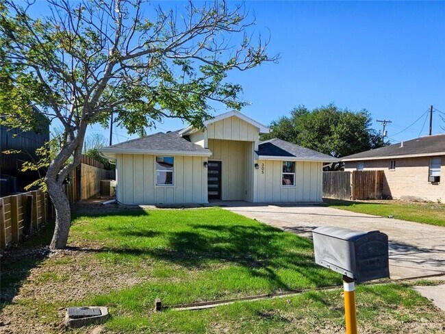 18 S Raul Longoria Rd in Edinburg, TX - Building Photo - Building Photo