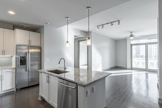 Trace Midtown Luxury Apartments in Atlanta, GA - Building Photo - Interior Photo