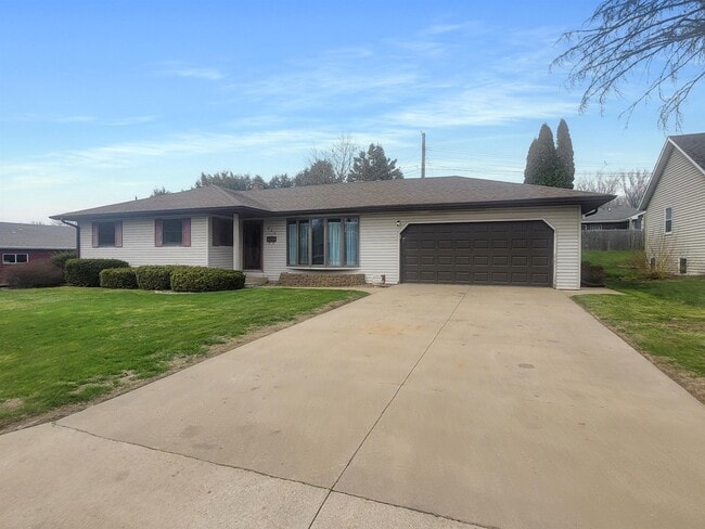 445 Peach St in East Dubuque, IL - Building Photo - Building Photo