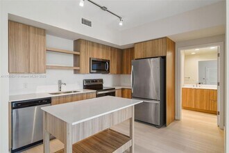 555 NE 8th St, Unit 0601 in Fort Lauderdale, FL - Building Photo - Building Photo