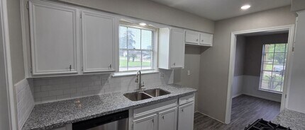 11122 Thackery Ln in Houston, TX - Building Photo - Building Photo