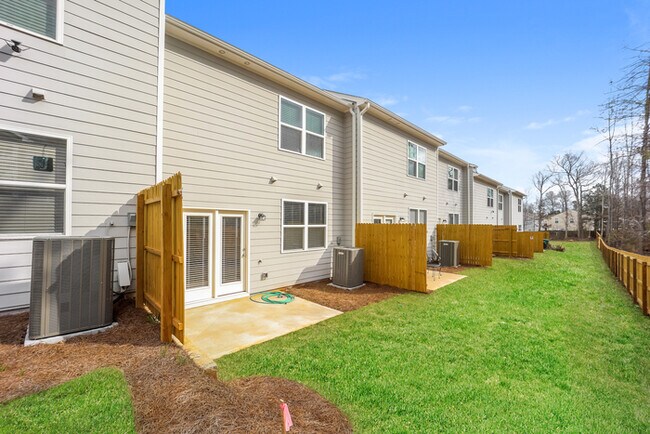 558 Magnolia Cir in Palmetto, GA - Building Photo - Building Photo