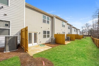 500 Magnolia Cir in Palmetto, GA - Building Photo - Building Photo