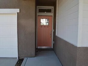 2402 Urdaneta Way in Merced, CA - Building Photo - Building Photo