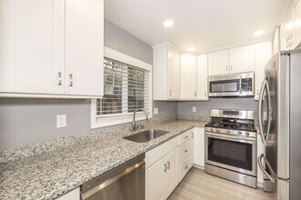 691 Roble Ave in Menlo Park, CA - Building Photo - Building Photo