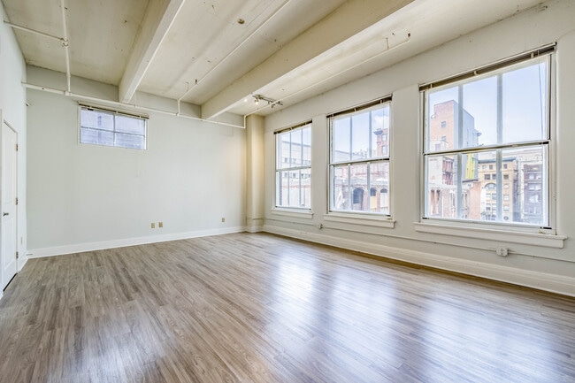 Newberry Lofts on 6th in Cincinnati, OH - Building Photo - Interior Photo