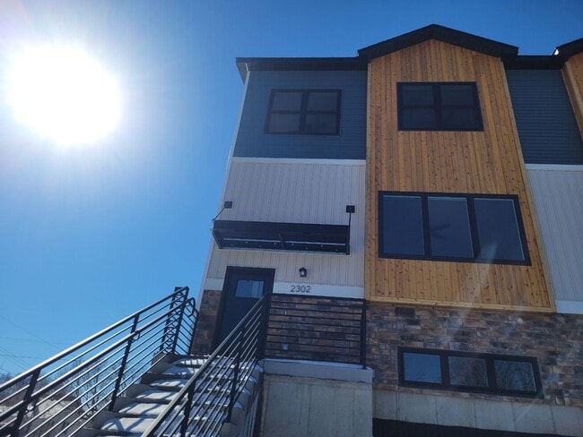 2302 1st St in Eau Claire, WI - Building Photo - Building Photo