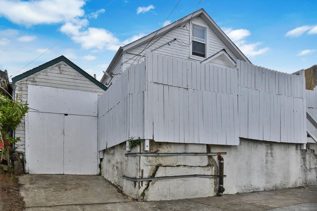 11-15-15 Tioga Ave in San Francisco, CA - Building Photo