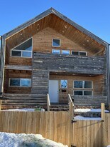 12521-12577 77 St NW in Edmonton, AB - Building Photo