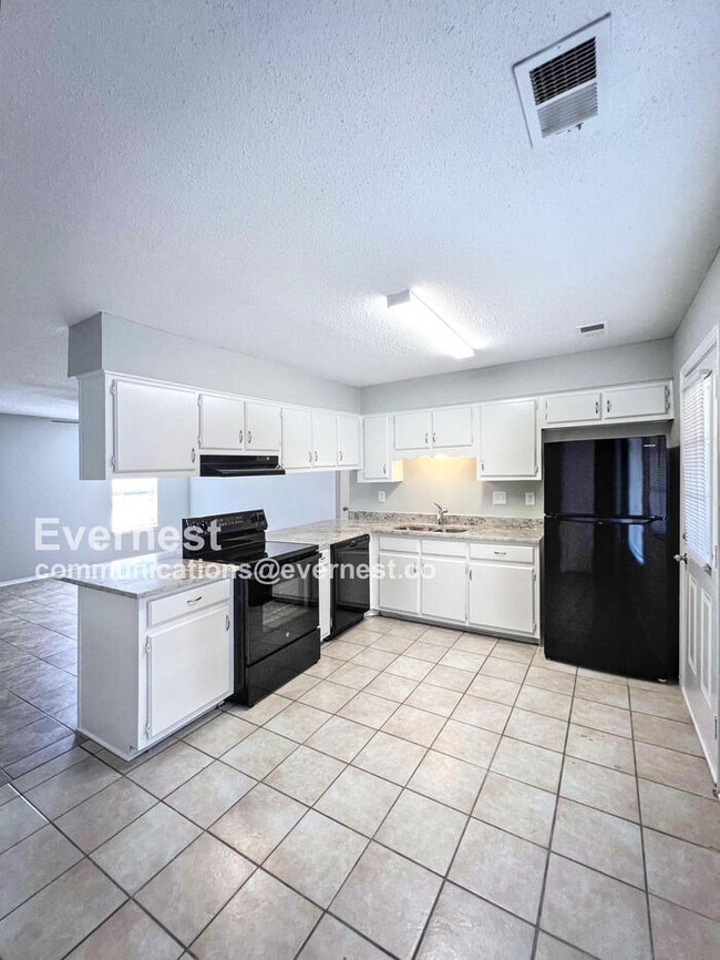 3455 Castle Dr in Horn Lake, MS - Foto de edificio - Building Photo