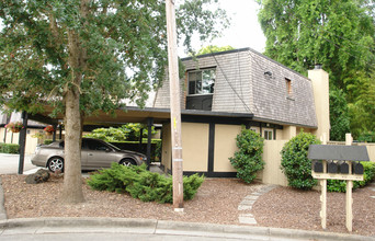 971 Almanor Ct in Lafayette, CA - Foto de edificio - Building Photo