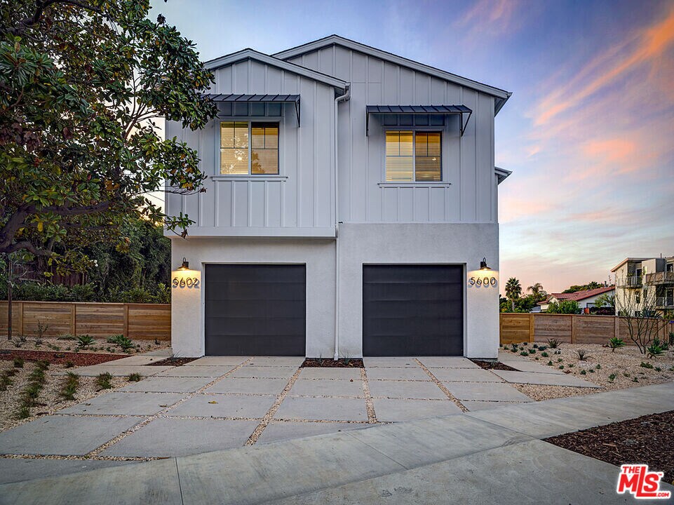 5602 W 78th St in Los Angeles, CA - Building Photo