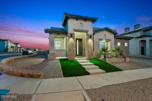 2621 Maria Casas St in El Paso, TX - Foto de edificio - Building Photo