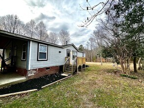 3465 Calloway Dr in Haw River, NC - Foto de edificio - Building Photo