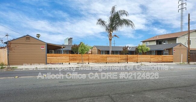 property at 312 W Tregallas Rd