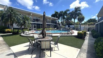 1960 NE 1st St in Deerfield Beach, FL - Building Photo