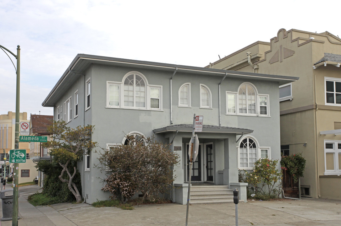 2301 Alameda Ave in Alameda, CA - Building Photo