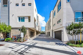 5605 E Alloway Ct in Los Angeles, CA - Building Photo - Building Photo