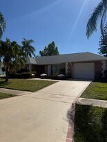 154 SE Selva Ct in Port St. Lucie, FL - Building Photo