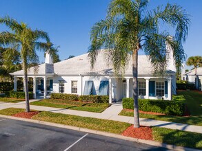 Regency Park: Senior Independent Living in Vero Beach, FL - Foto de edificio - Building Photo