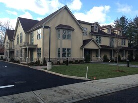 40 Russell Ave, Unit 201 in Old Tappan, NJ - Building Photo