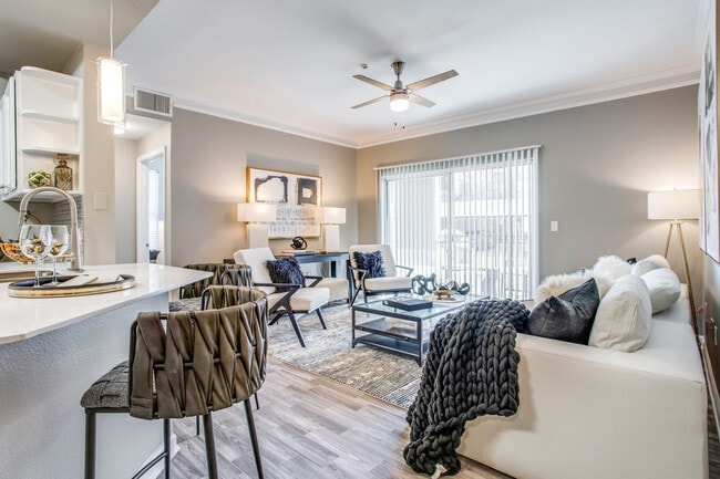 Vista 121 in Lewisville, TX - Building Photo - Building Photo