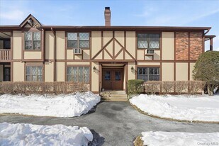 478 Sierra Vista Ln in Valley Cottage, NY - Building Photo