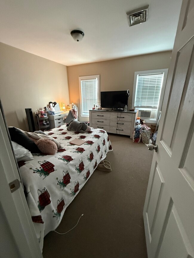 146 Pleasant St, Unit APT 2