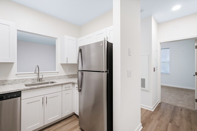 Greenwich Place in West Warwick, RI - Foto de edificio - Building Photo