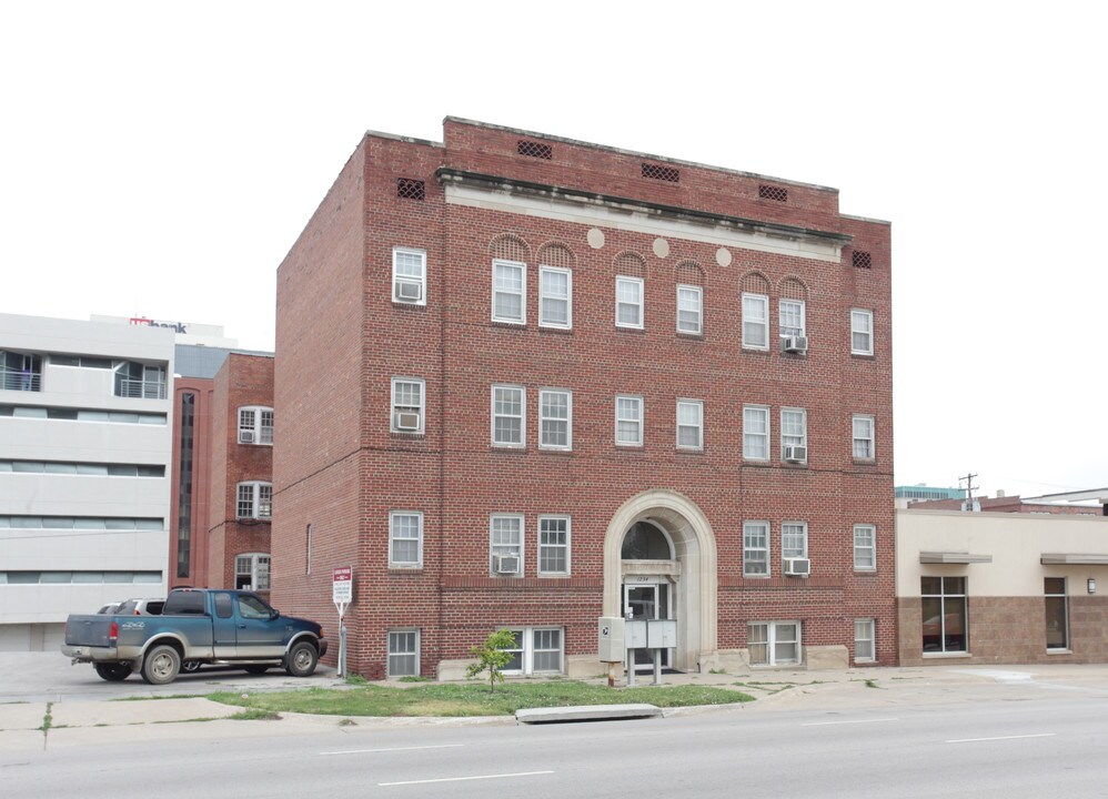 Rochambeau Apartments in Lincoln, NE - Building Photo